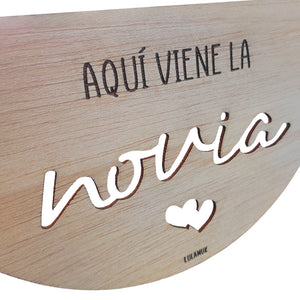 Cartel "Aquí viene la Novia"